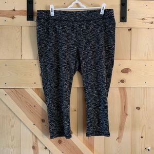 Lane Bryant LIVI Active Capri Legging size 22/24